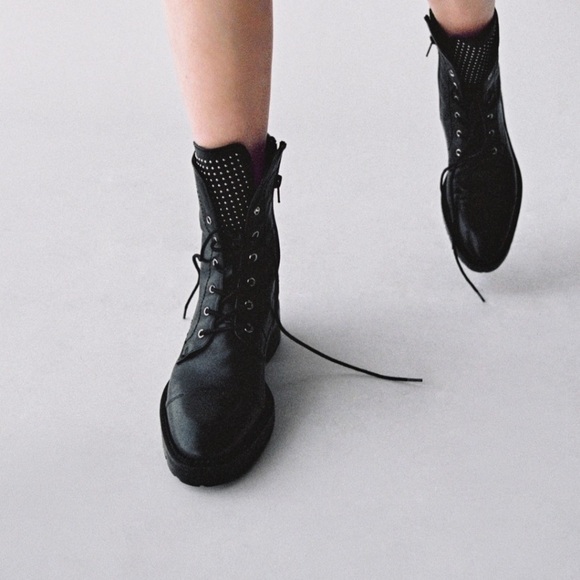 Zara black studded low heel leather ankle boots - Picture 2 of 11